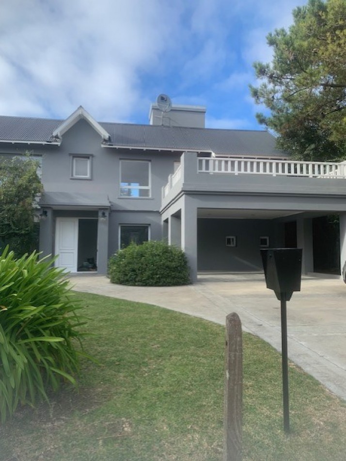 Casa con pileta , Los Pinos Rumenco