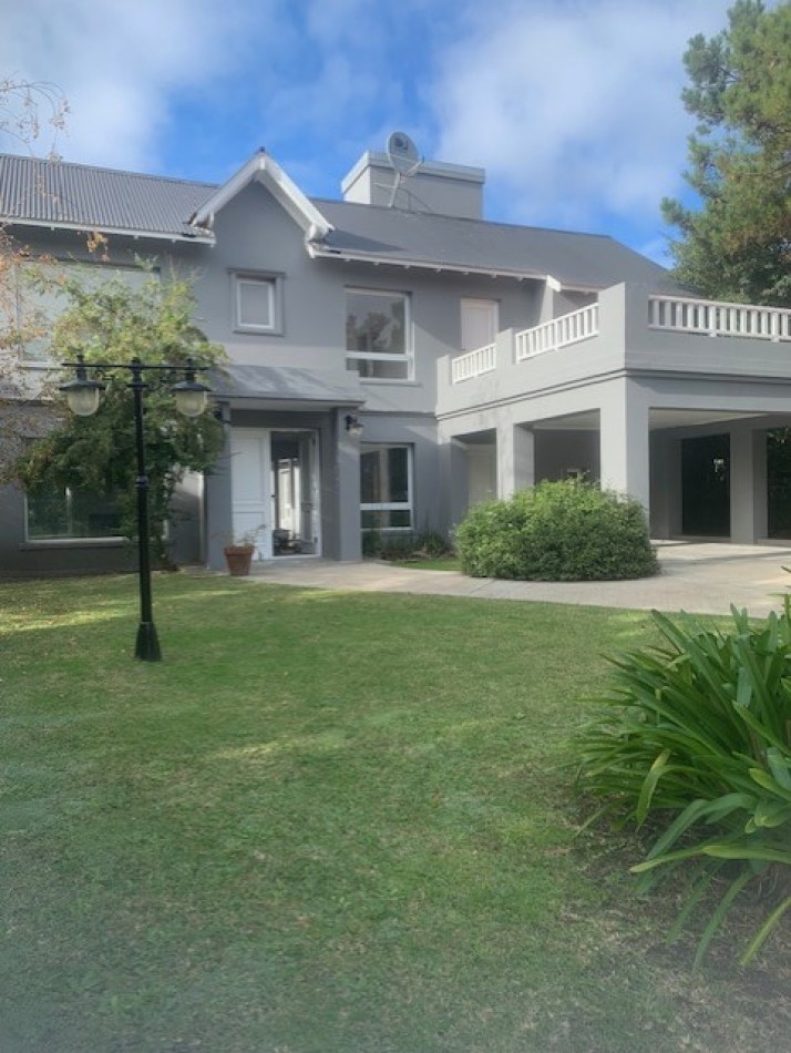 Casa con pileta , Los Pinos Rumenco