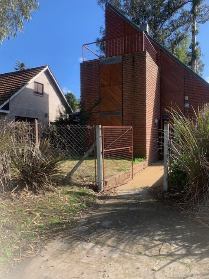 CASA DE LADRILLOS C/ 3 HAB Y PARQUE