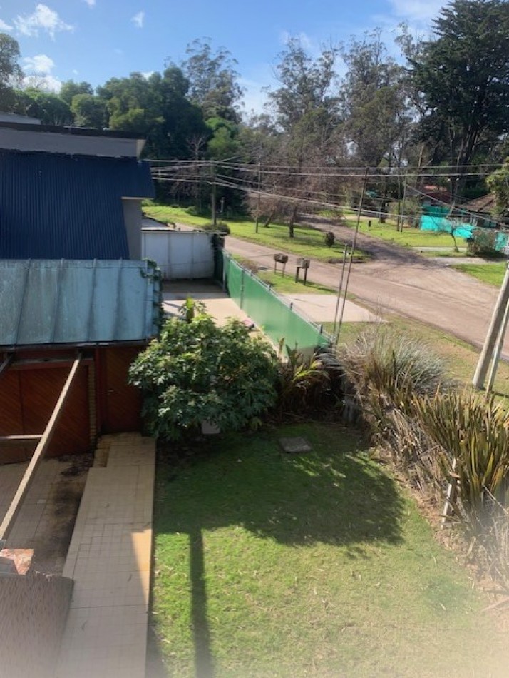 CASA DE LADRILLOS C/ 3 HAB Y PARQUE