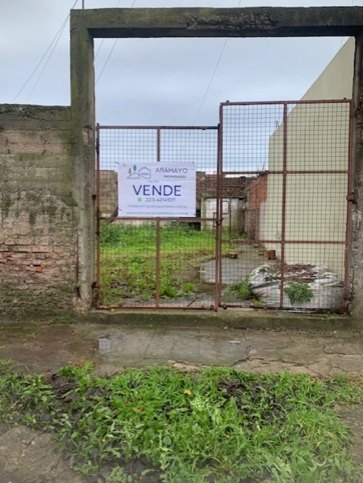 LOTE CON TODOS LOS SERVICIOS Y SOBRE ASFALTO -BARRIO 9 DE JULIO