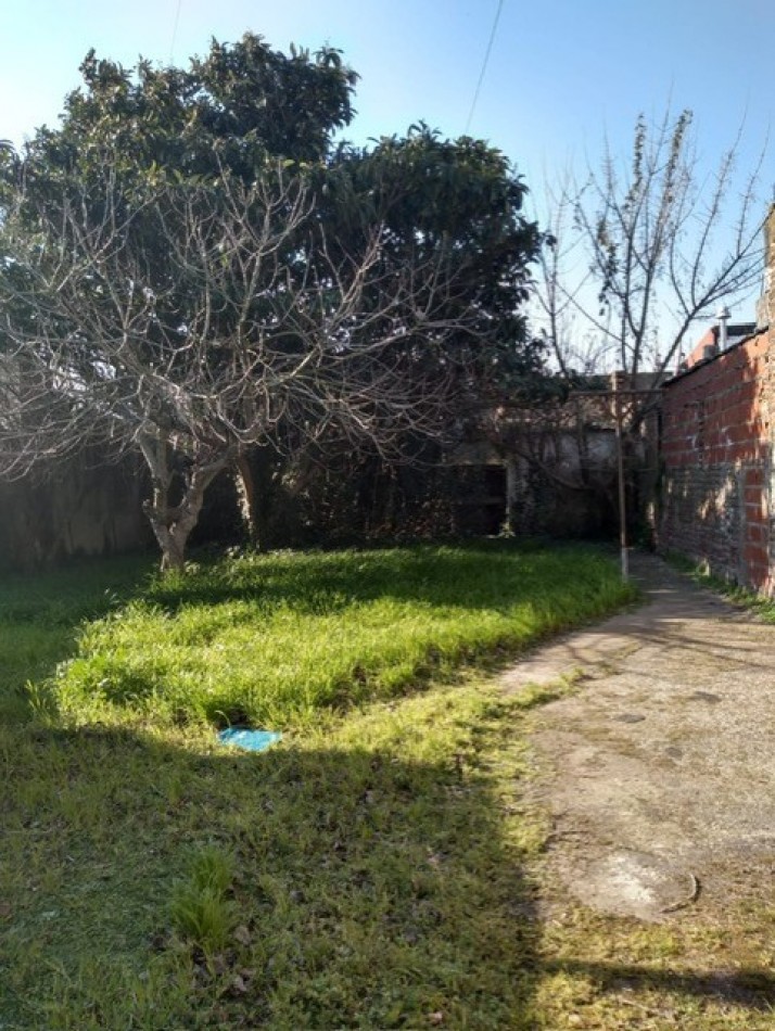 LOTE CON TODOS LOS SERVICIOS Y SOBRE ASFALTO -BARRIO 9 DE JULIO