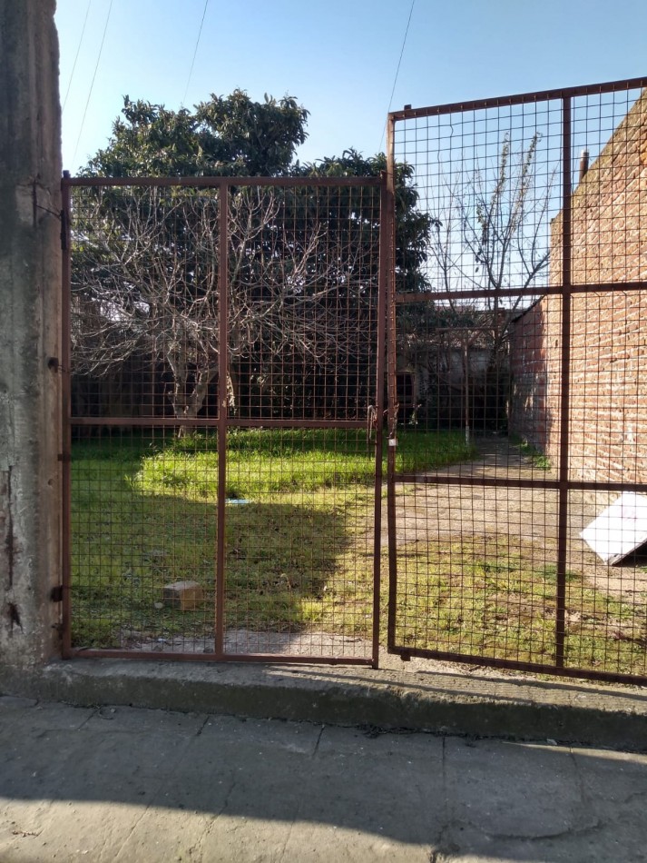 LOTE CON TODOS LOS SERVICIOS Y SOBRE ASFALTO -BARRIO 9 DE JULIO