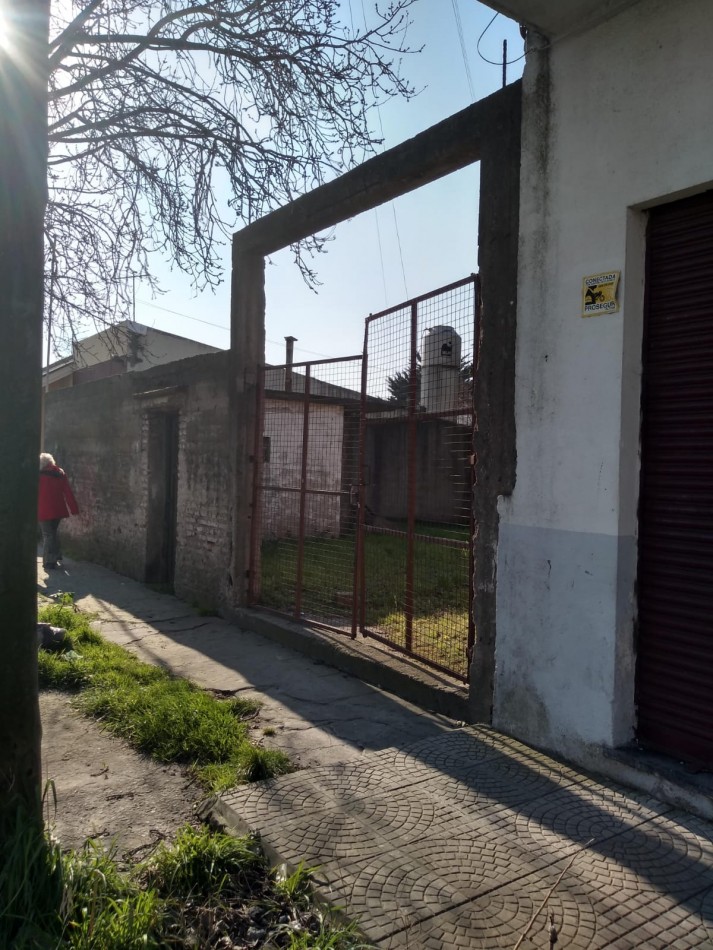 LOTE CON TODOS LOS SERVICIOS Y SOBRE ASFALTO -BARRIO 9 DE JULIO