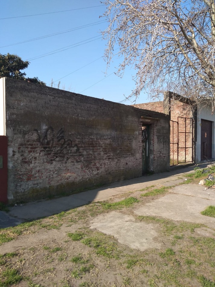 LOTE CON TODOS LOS SERVICIOS Y SOBRE ASFALTO -BARRIO 9 DE JULIO