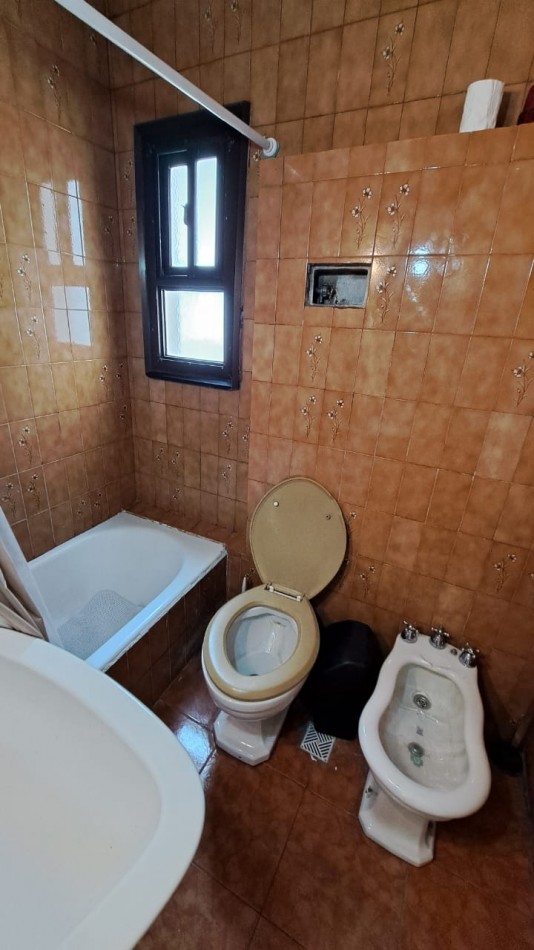 VENTA DEPTO 2 AMB CON COCHERA A LA CALLE CON VISTA AL MAR