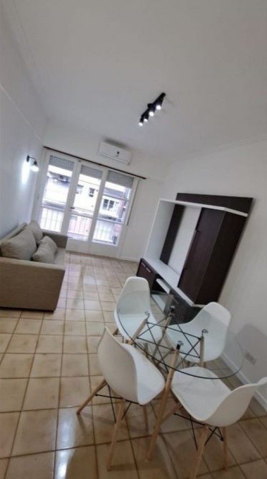 VENTA DEPARTAMENTO 2 AMB A LA CALLE CON BALCON