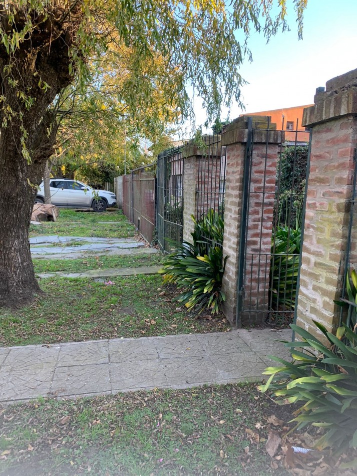 Casa 3 AMBIENTES sobre LOTE UNICO-Parque y Parrilla-TODOS LOS SERVICIOS