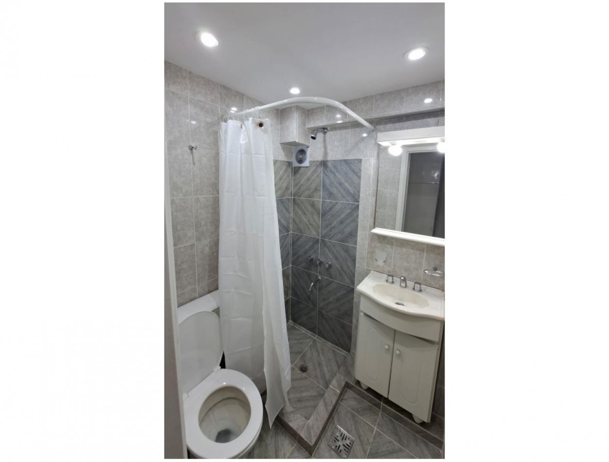 Departamento de 1 amb a la calle con balcon saliente