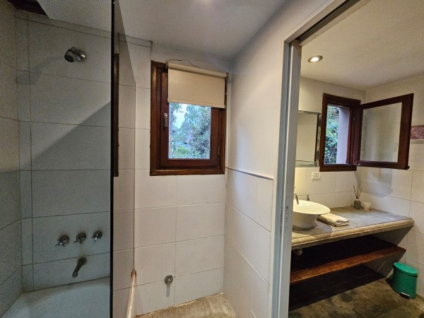 CASA CON PISCINA SOBRE DOS LOTES EN LA MEJOR ZONA DEL BOSQUE PERALTA RAMOS