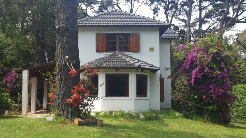 Chalet con 2 hab. sobre 1350 m2.BOSQUE PERALTA RAMOS