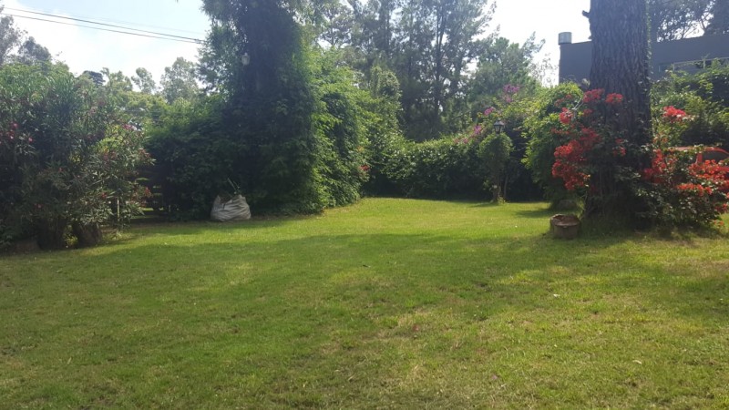 Chalet con 2 hab. sobre 1350 m2.BOSQUE PERALTA RAMOS