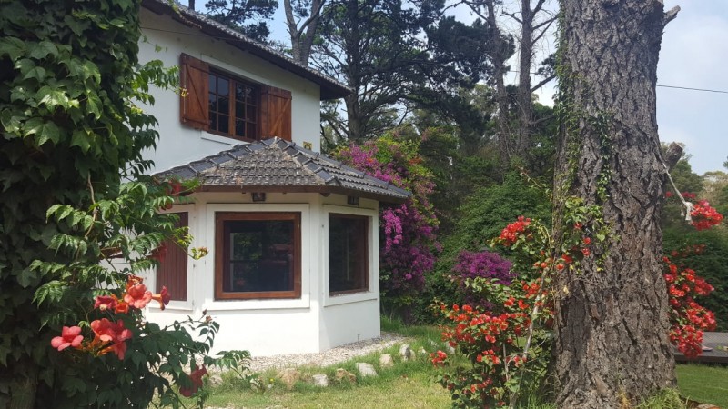 Chalet con 2 hab. sobre 1350 m2.BOSQUE PERALTA RAMOS