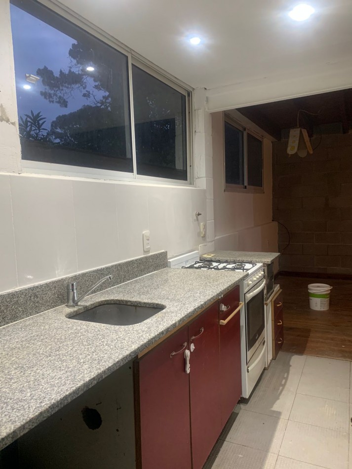 CASA DE BLOQUES CON 2 hab. y 2 baños.-BOSQUE PERALTA RAMOS- ALQUILER 24 meses