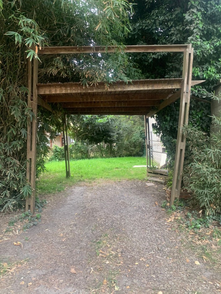 CASA DE BLOQUES CON 2 hab. y 2 baños.-BOSQUE PERALTA RAMOS- ALQUILER 24 meses