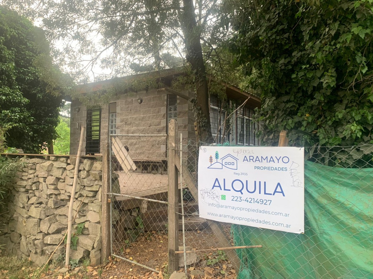 CASA DE BLOQUES CON 2 hab. y 2 baños.-BOSQUE PERALTA RAMOS- ALQUILER 24 meses