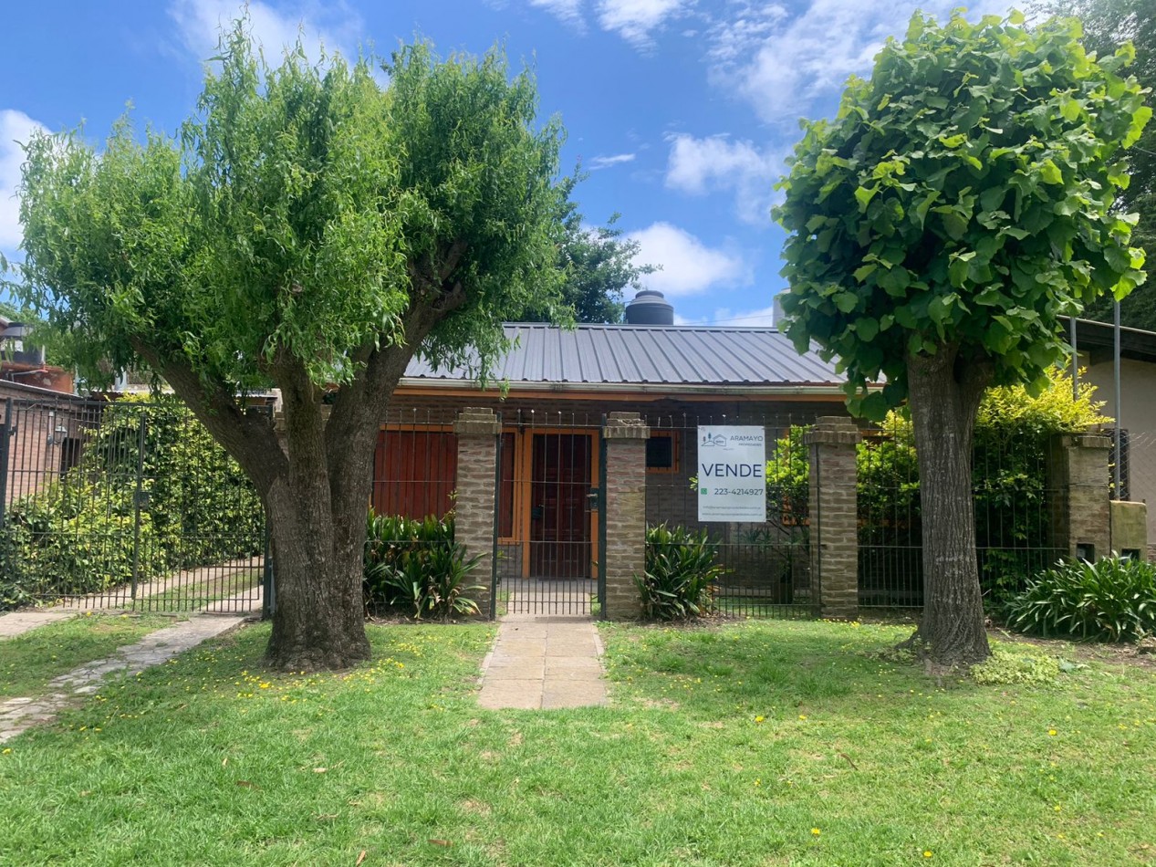 Casa 3 AMBIENTES sobre LOTE UNICO-Parque y Parrilla-TODOS LOS SERVICIOS