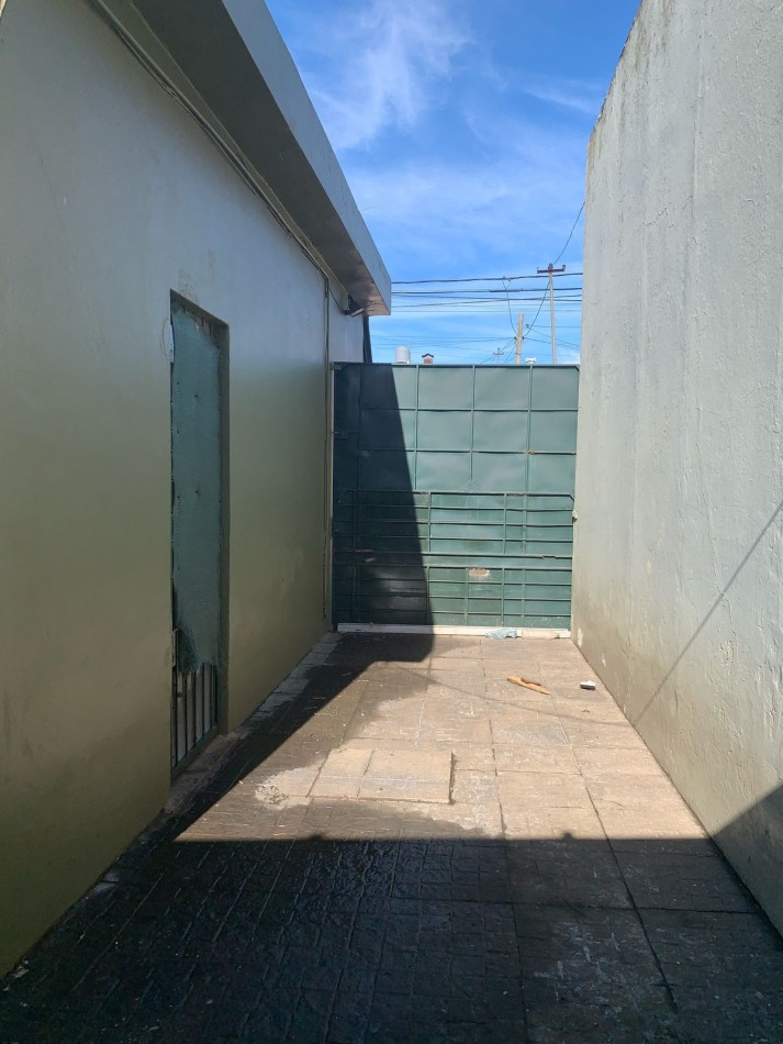 CASA DE 3 AMB. CON AMPLIO GALPON COCHERA