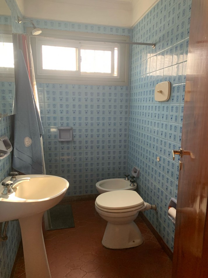 CASA DE 3 AMB. CON AMPLIO GALPON COCHERA