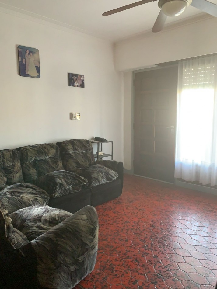 CASA DE 3 AMB. CON AMPLIO GALPON COCHERA