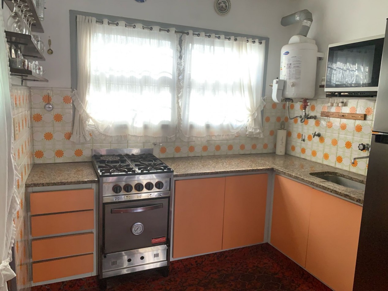 CASA DE 3 AMB. CON AMPLIO GALPON COCHERA