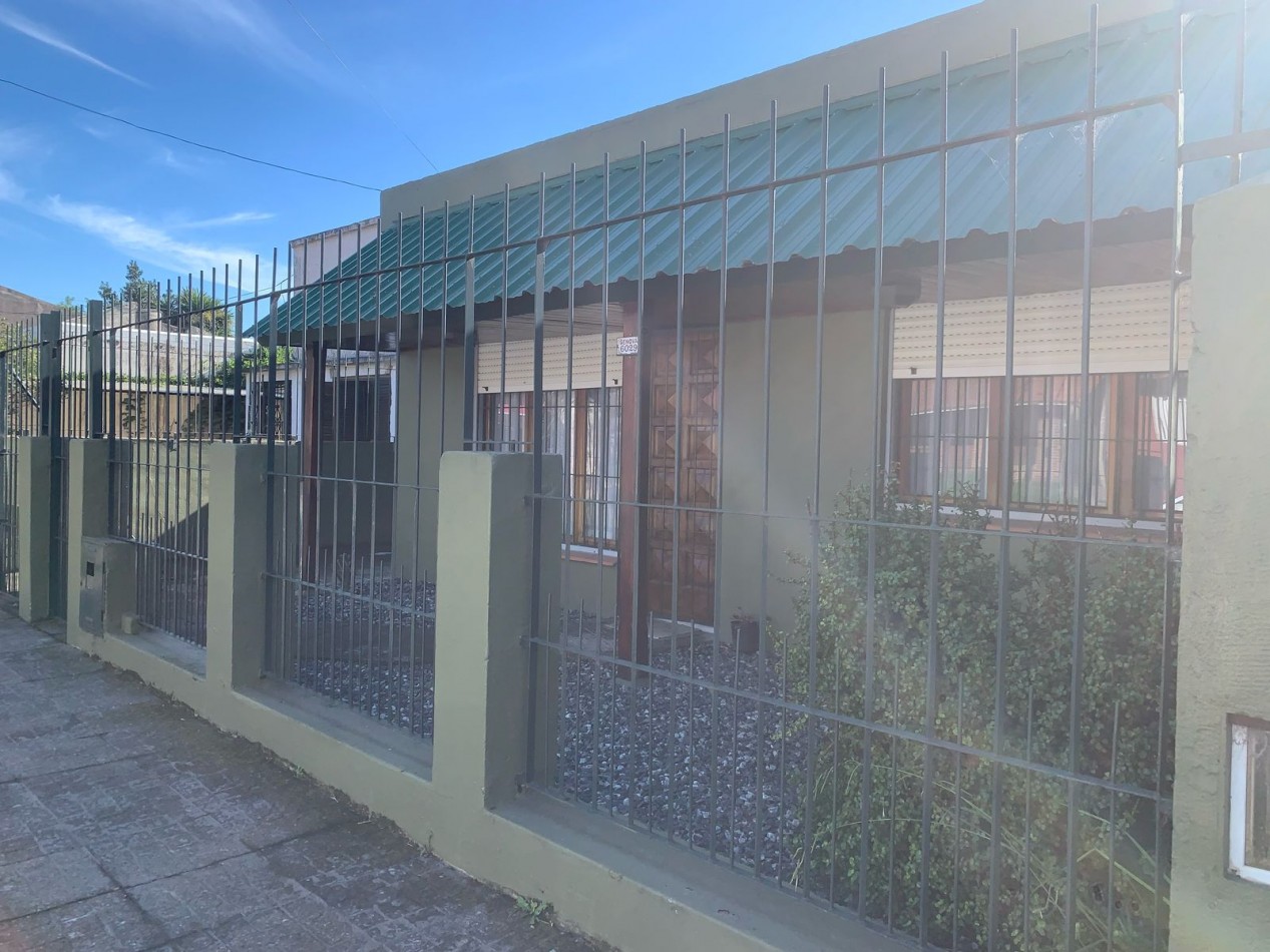 CASA DE 3 AMB. CON AMPLIO GALPON COCHERA