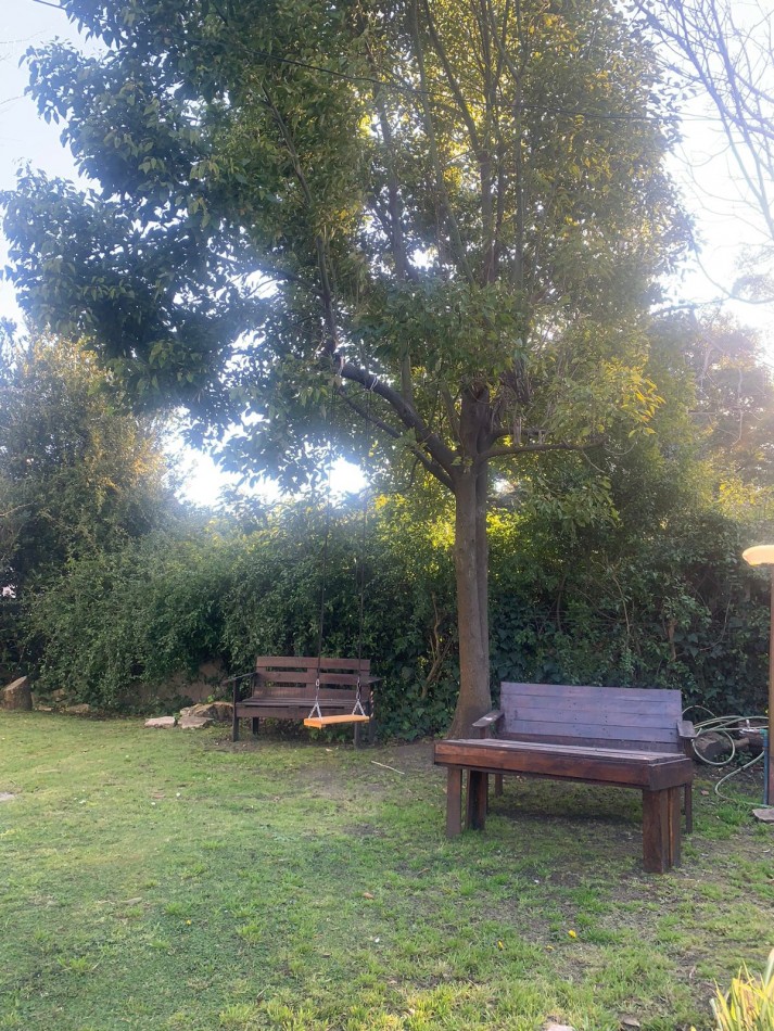 IMPORTANTE CASA  RECICLADA  DE 6 AMBIENTES CON HAB ITACION Y BAÑO DE SERVICIO-BOSQUE PERALTA RAMOS 