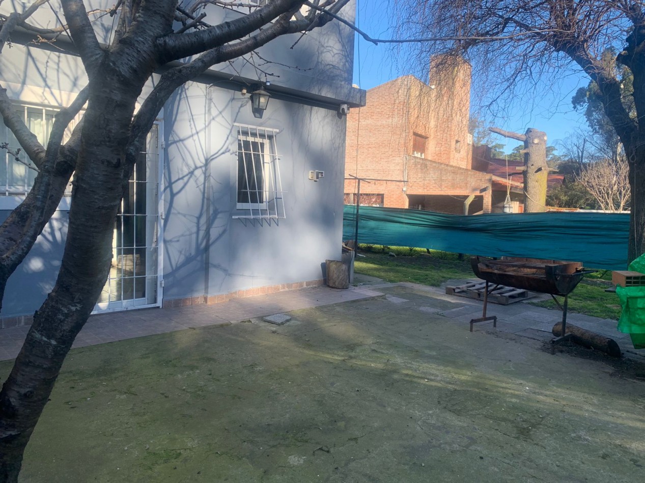 IMPORTANTE CASA  RECICLADA  DE 6 AMBIENTES CON HAB ITACION Y BAÑO DE SERVICIO-BOSQUE PERALTA RAMOS 