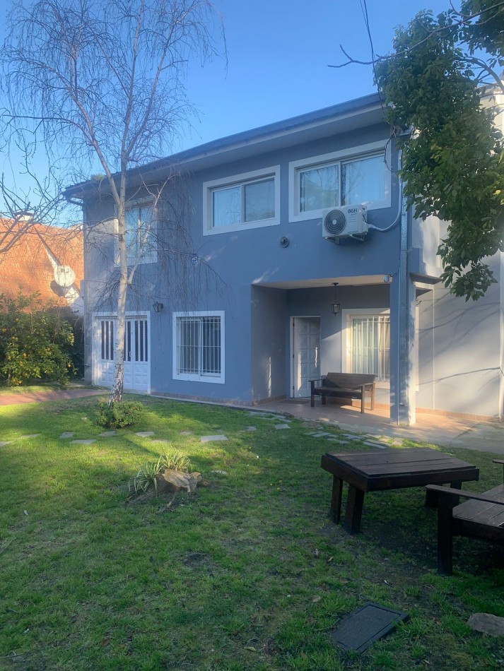 IMPORTANTE CASA  RECICLADA  DE 6 AMBIENTES CON HAB ITACION Y BAÑO DE SERVICIO-BOSQUE PERALTA RAMOS 