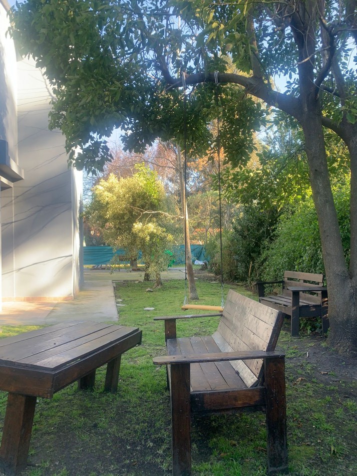 IMPORTANTE CASA  RECICLADA  DE 6 AMBIENTES CON HAB ITACION Y BAÑO DE SERVICIO-BOSQUE PERALTA RAMOS 