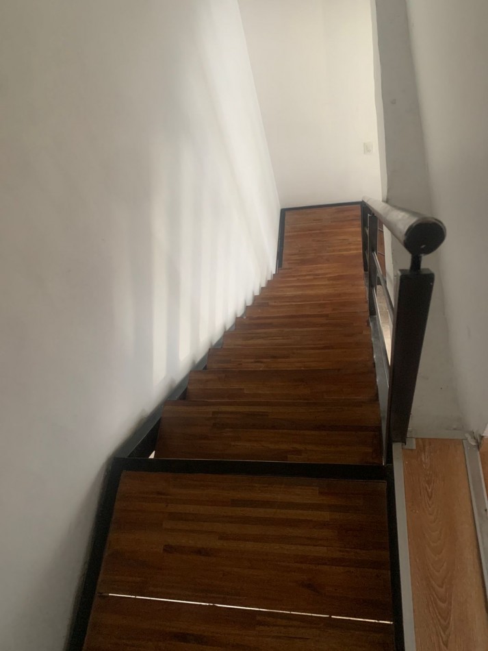 IMPORTANTE CASA  RECICLADA  DE 6 AMBIENTES CON HAB ITACION Y BAÑO DE SERVICIO-BOSQUE PERALTA RAMOS 