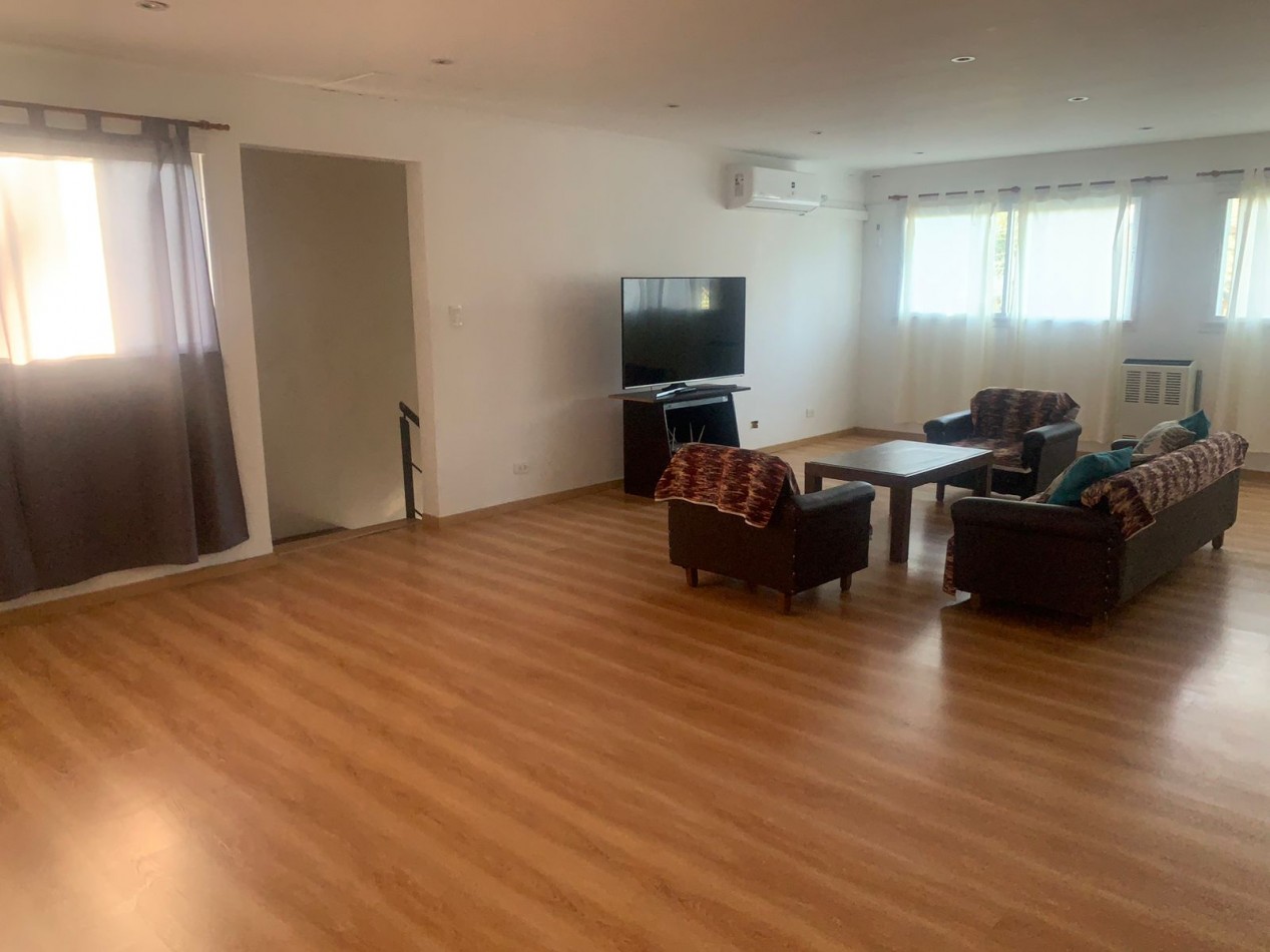 IMPORTANTE CASA  RECICLADA  DE 6 AMBIENTES CON HAB ITACION Y BAÑO DE SERVICIO-BOSQUE PERALTA RAMOS 