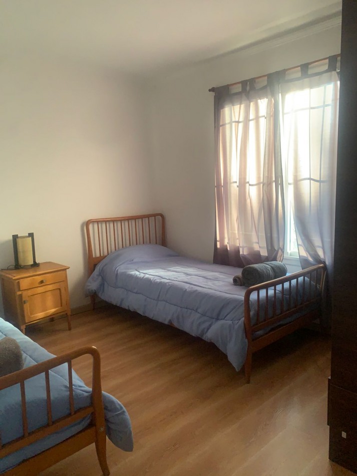 IMPORTANTE CASA  RECICLADA  DE 6 AMBIENTES CON HAB ITACION Y BAÑO DE SERVICIO-BOSQUE PERALTA RAMOS 