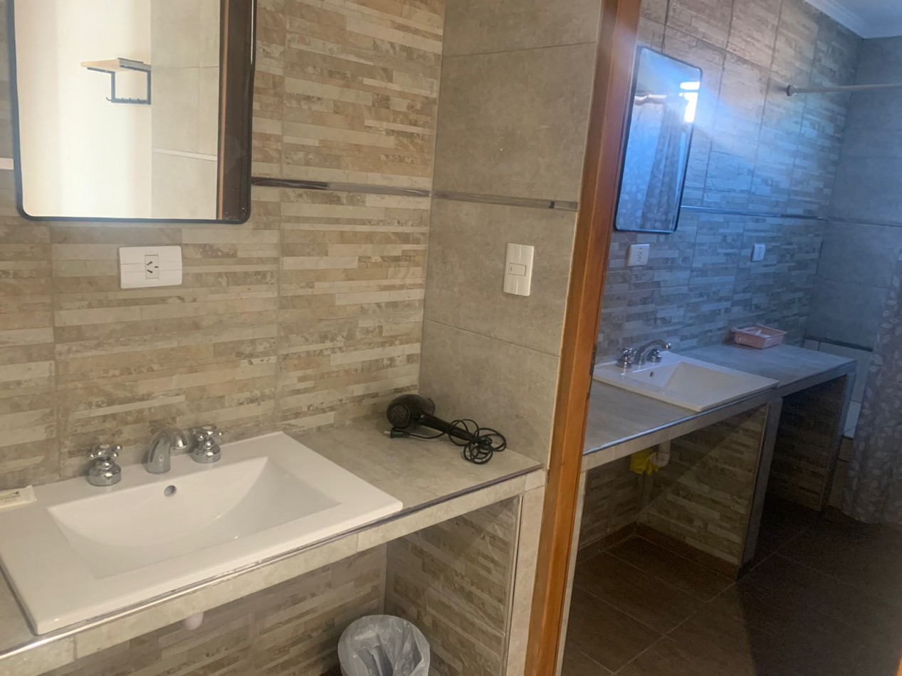 IMPORTANTE CASA  RECICLADA  DE 6 AMBIENTES CON HAB ITACION Y BAÑO DE SERVICIO-BOSQUE PERALTA RAMOS 