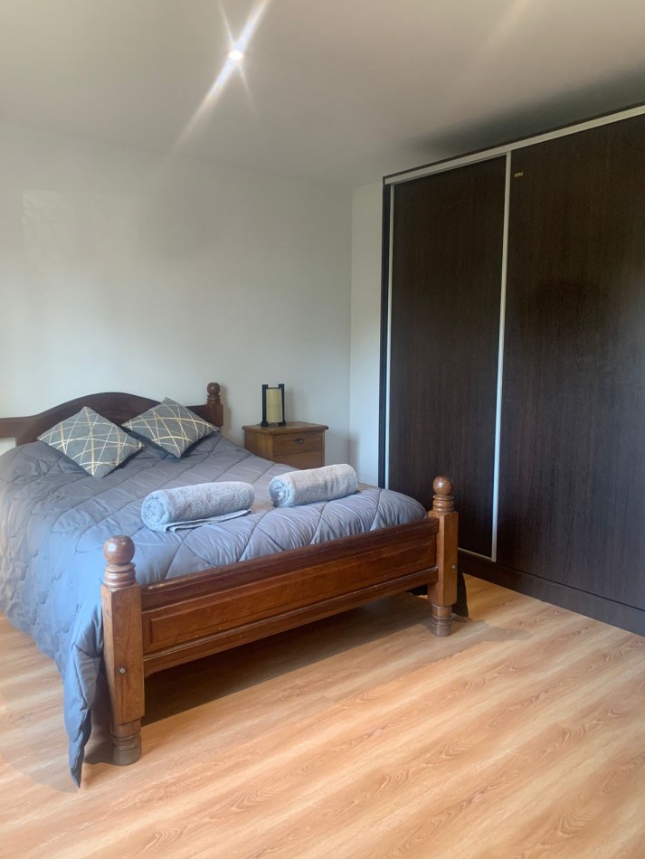 IMPORTANTE CASA  RECICLADA  DE 6 AMBIENTES CON HAB ITACION Y BAÑO DE SERVICIO-BOSQUE PERALTA RAMOS 