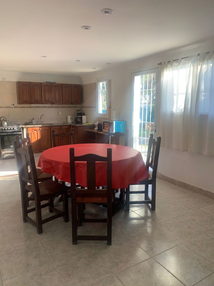 IMPORTANTE CASA  RECICLADA  DE 6 AMBIENTES CON HAB ITACION Y BAÑO DE SERVICIO-BOSQUE PERALTA RAMOS 