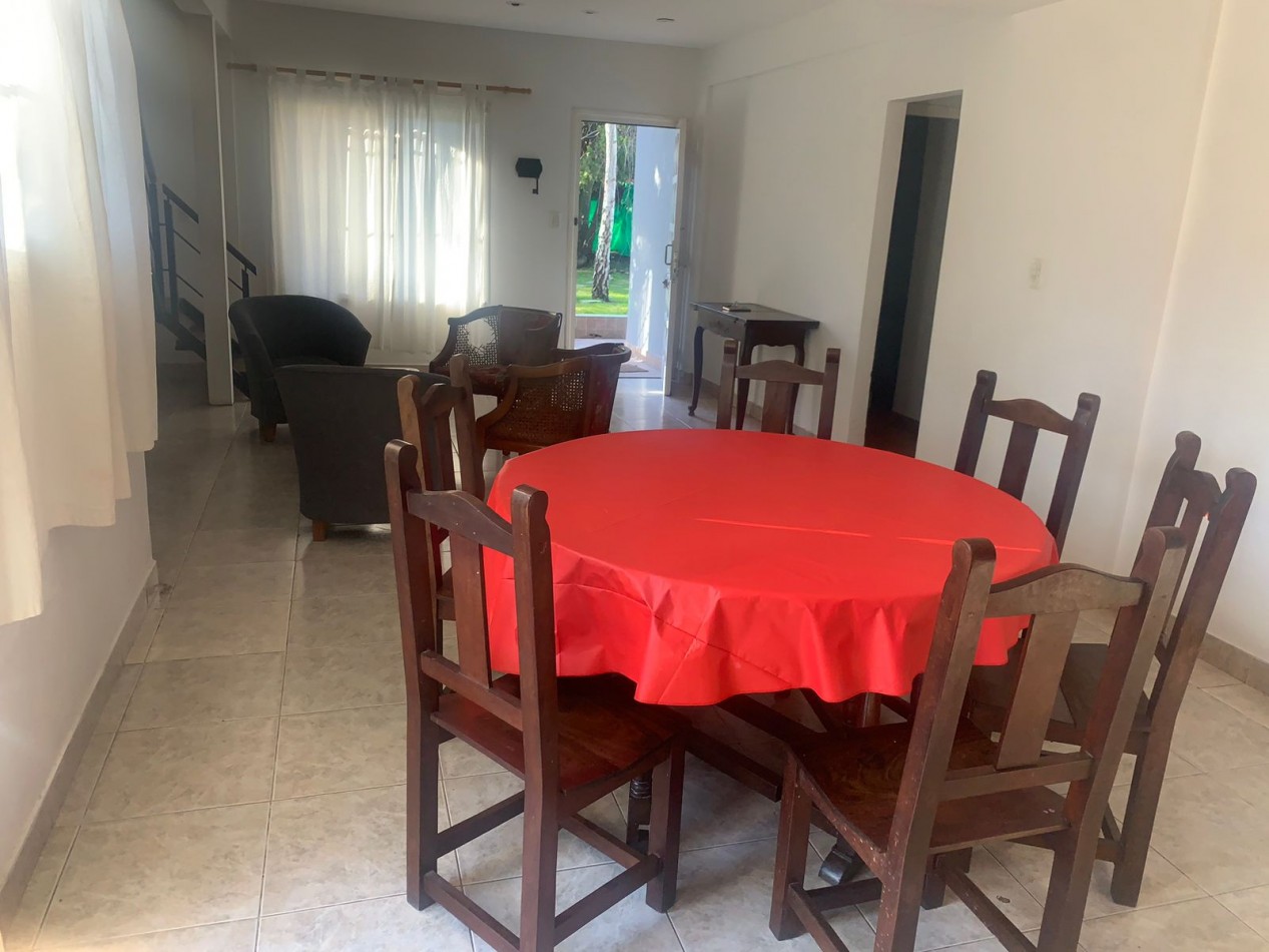 IMPORTANTE CASA  RECICLADA  DE 6 AMBIENTES CON HAB ITACION Y BAÑO DE SERVICIO-BOSQUE PERALTA RAMOS 