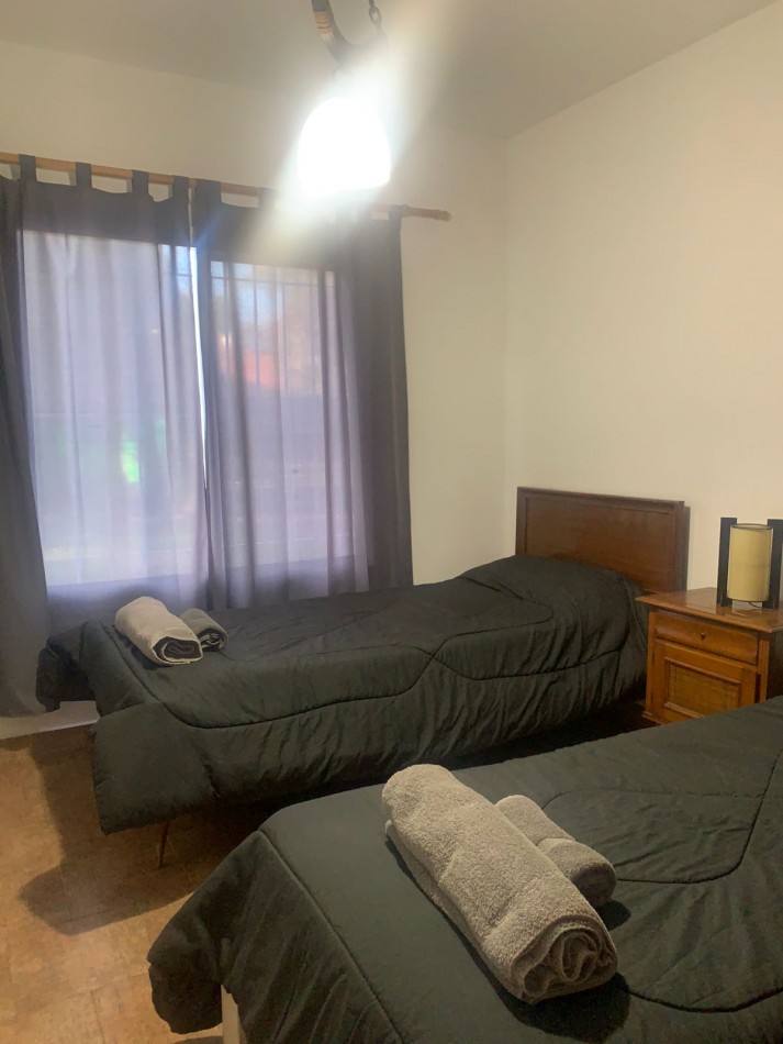 IMPORTANTE CASA  RECICLADA  DE 6 AMBIENTES CON HAB ITACION Y BAÑO DE SERVICIO-BOSQUE PERALTA RAMOS 