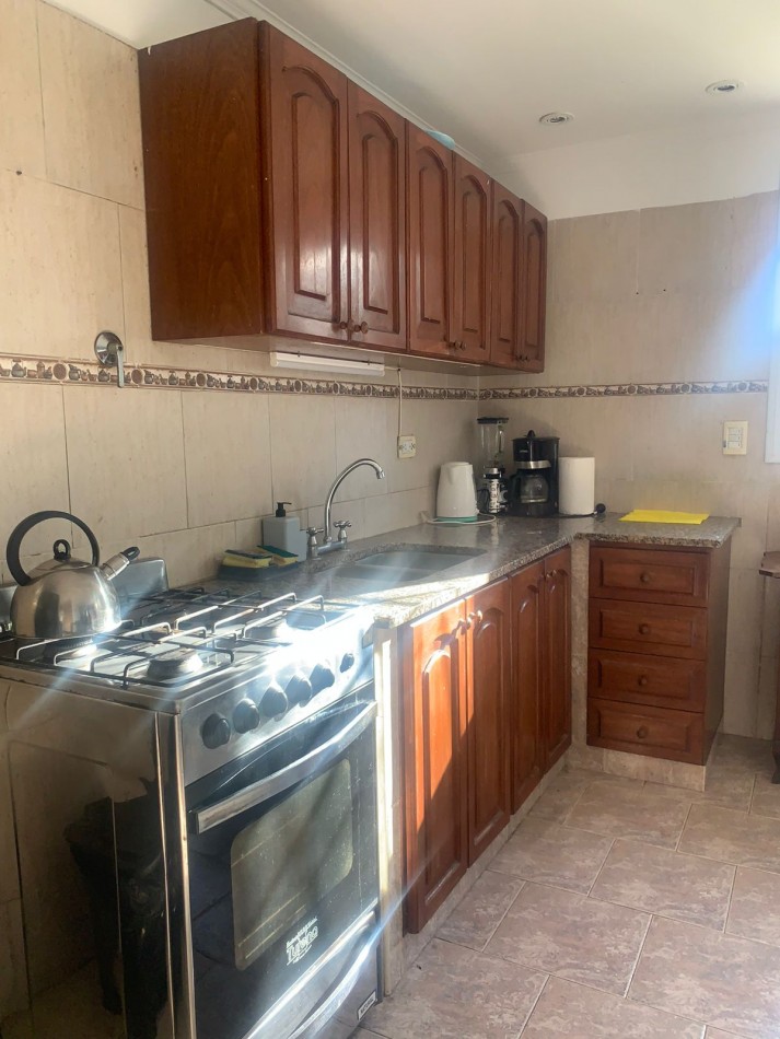 IMPORTANTE CASA  RECICLADA  DE 6 AMBIENTES CON HAB ITACION Y BAÑO DE SERVICIO-BOSQUE PERALTA RAMOS 