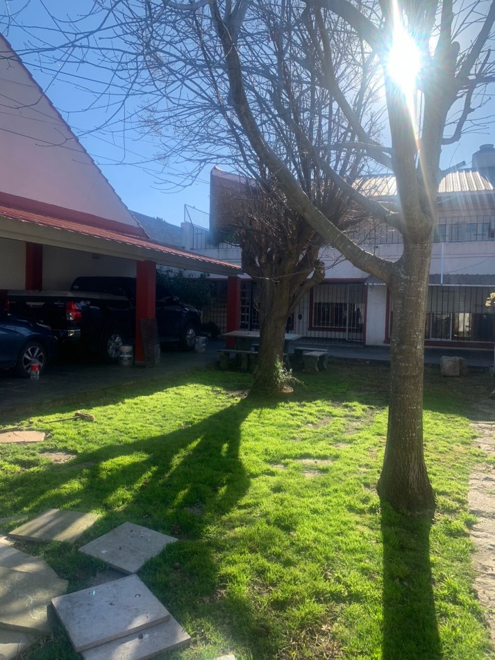 EN BLOQUE DOS CASAS DE 5 AMB Y 3 AMB - A 400 METROS DEL MAR  - MUY  BUEN ESTADO ORIGINAL. -PUNTA MOGOTES 