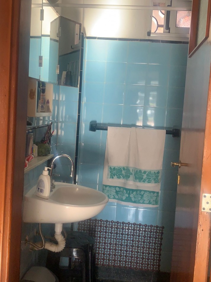 EN BLOQUE DOS CASAS DE 5 AMB Y 3 AMB - A 400 METROS DEL MAR  - MUY  BUEN ESTADO ORIGINAL. -PUNTA MOGOTES 