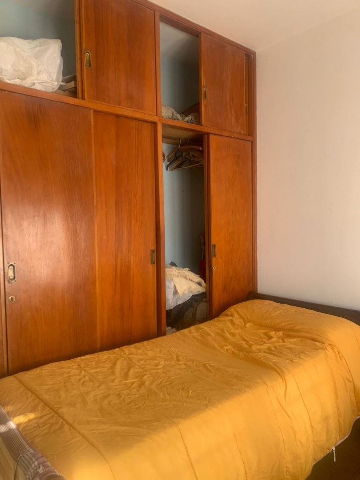 EN BLOQUE DOS CASAS DE 5 AMB Y 3 AMB - A 400 METROS DEL MAR  - MUY  BUEN ESTADO ORIGINAL. -PUNTA MOGOTES 