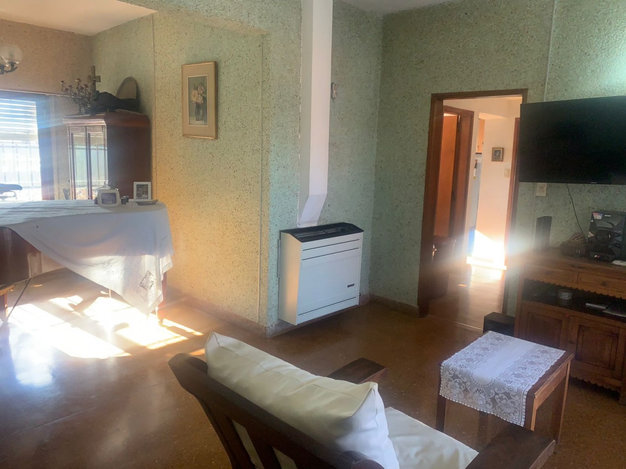 EN BLOQUE DOS CASAS DE 5 AMB Y 3 AMB - A 400 METROS DEL MAR  - MUY  BUEN ESTADO ORIGINAL. -PUNTA MOGOTES 