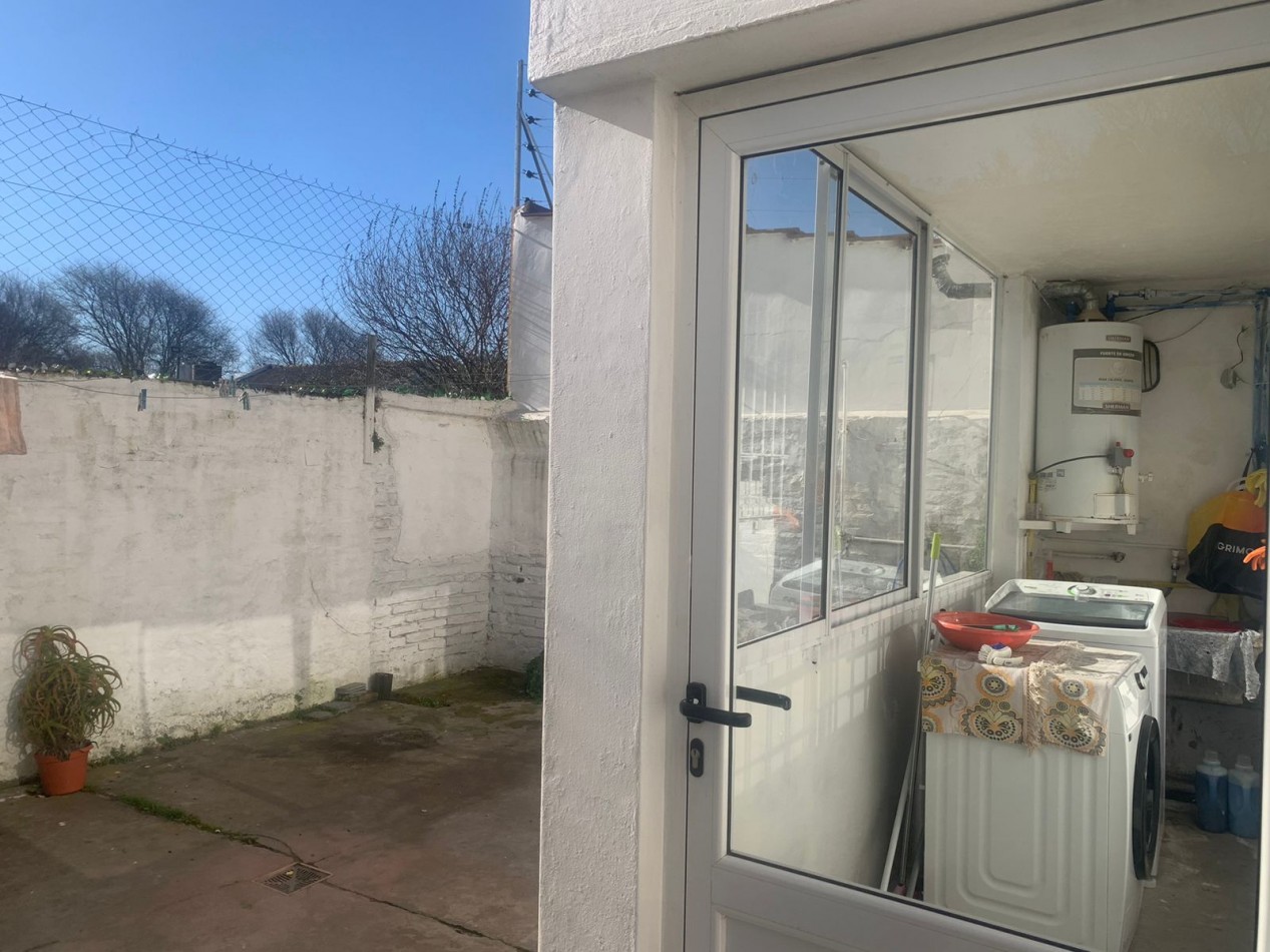 EN BLOQUE DOS CASAS DE 5 AMB Y 3 AMB - A 400 METROS DEL MAR  - MUY  BUEN ESTADO ORIGINAL. -PUNTA MOGOTES 