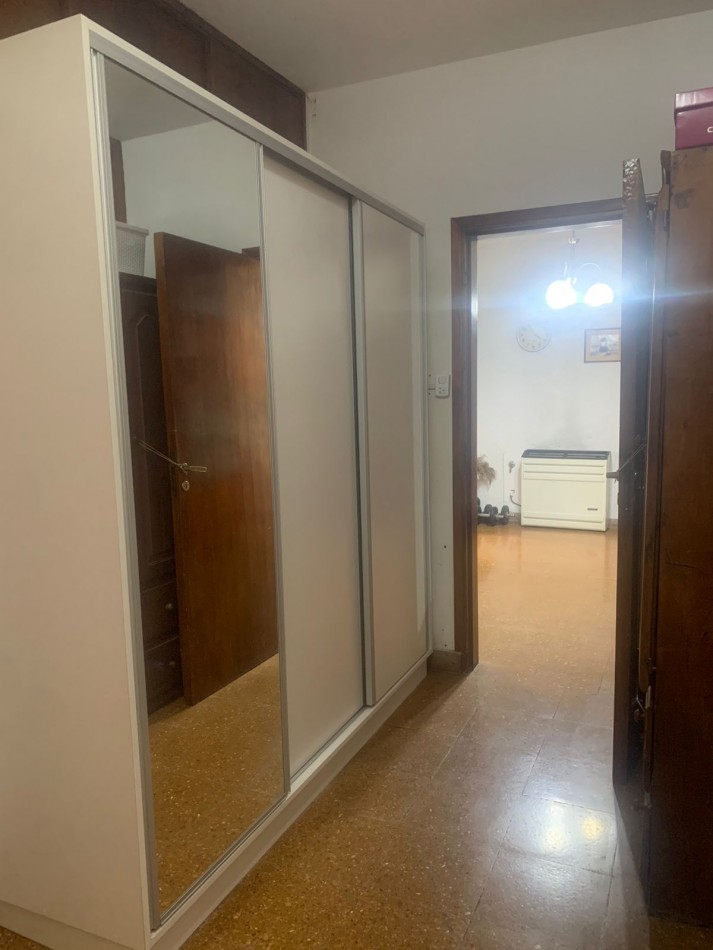 EN BLOQUE DOS CASAS DE 5 AMB Y 3 AMB - A 400 METROS DEL MAR  - MUY  BUEN ESTADO ORIGINAL. -PUNTA MOGOTES 