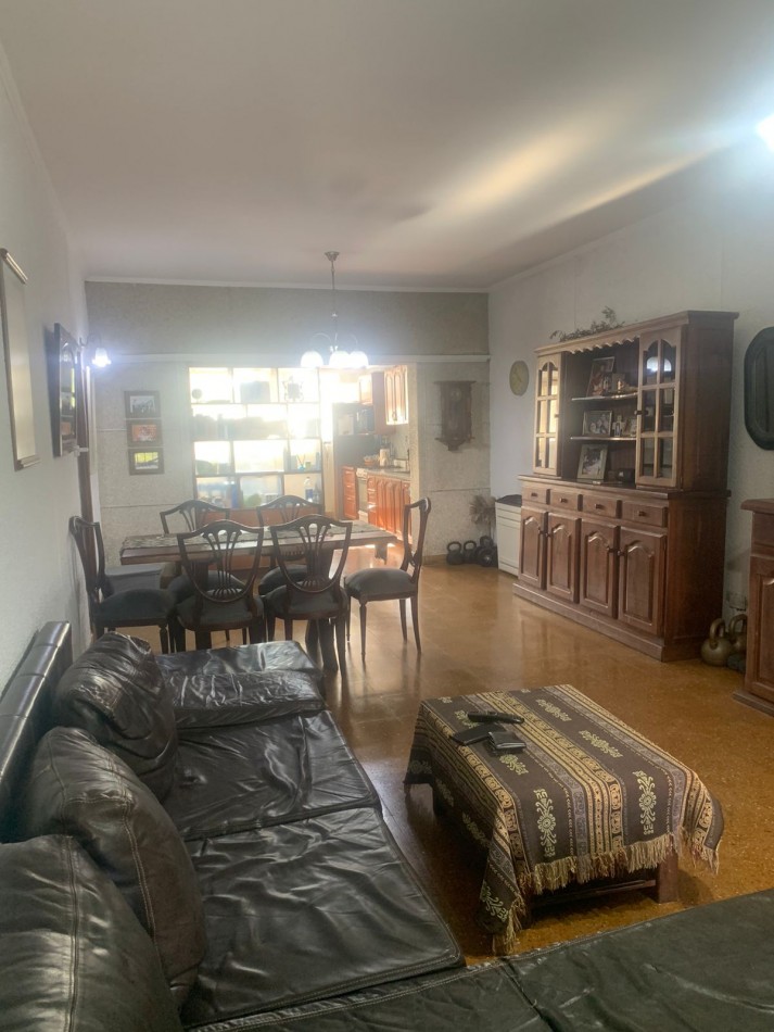 EN BLOQUE DOS CASAS DE 5 AMB Y 3 AMB - A 400 METROS DEL MAR  - MUY  BUEN ESTADO ORIGINAL. -PUNTA MOGOTES 