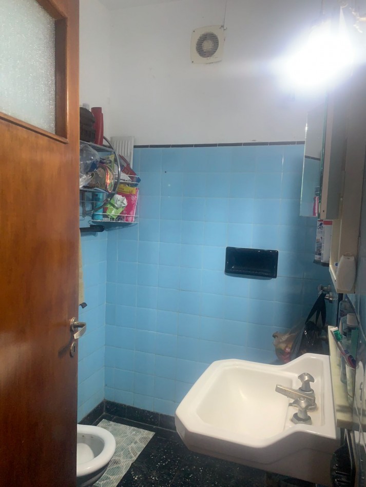 EN BLOQUE DOS CASAS DE 5 AMB Y 3 AMB - A 400 METROS DEL MAR  - MUY  BUEN ESTADO ORIGINAL. -PUNTA MOGOTES 