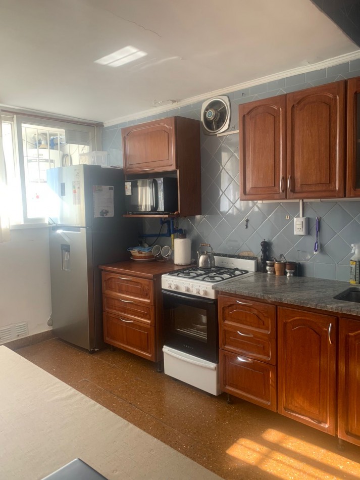 EN BLOQUE DOS CASAS DE 5 AMB Y 3 AMB - A 400 METROS DEL MAR  - MUY  BUEN ESTADO ORIGINAL. -PUNTA MOGOTES 