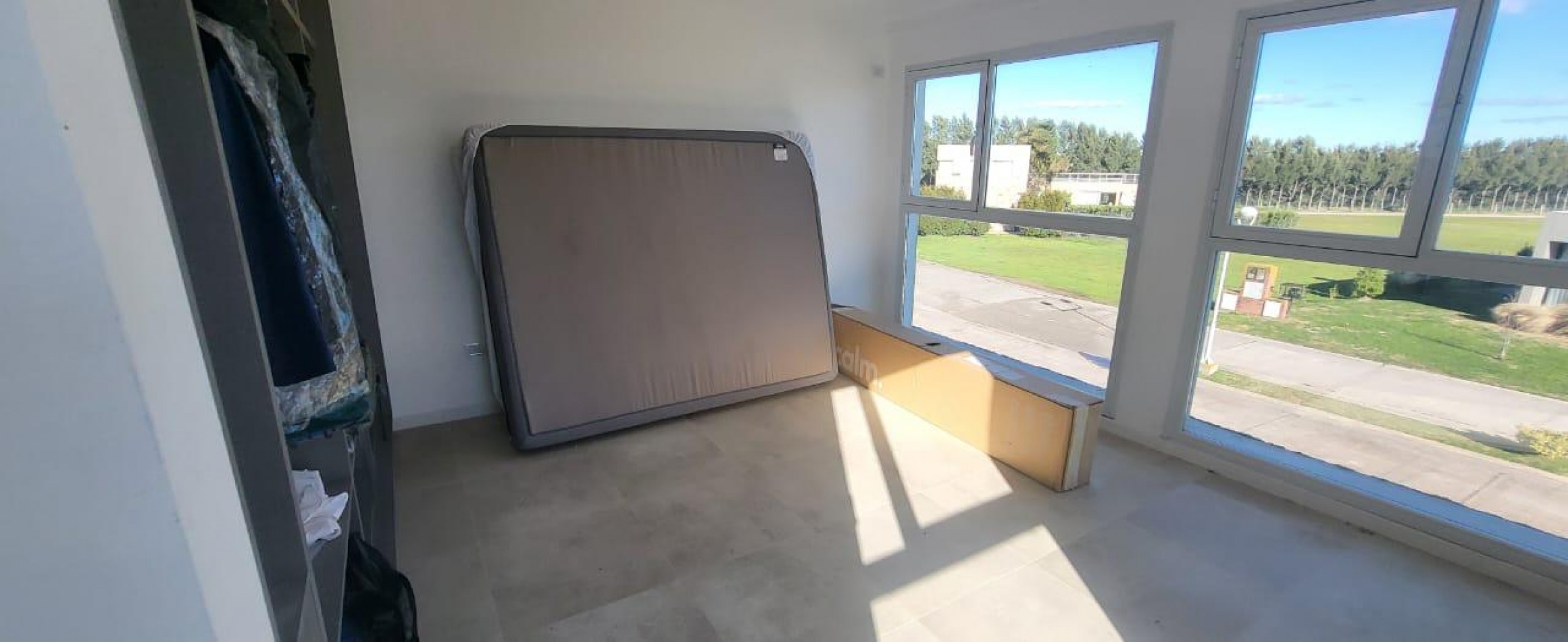 CASA DE CORTE MODERNO  A ESTRENAR -ACEPTA PERMUTA - BARRIO PRIVADO TIERRA DEL MAR 