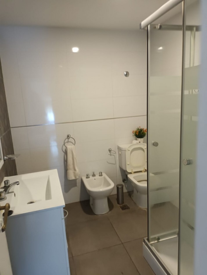 CASA CORTE MODERNO - SAN  CARLOS-a metros golf Playa Grande-EQUIPADO PARA7 HUESPEDES 